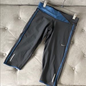NWOT! Nike Cropped Dri-Fit Leggings! 🖤💙